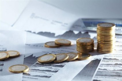 Μείωση του αφορολόγητου και νέα χαράτσια για να κλείσει η…