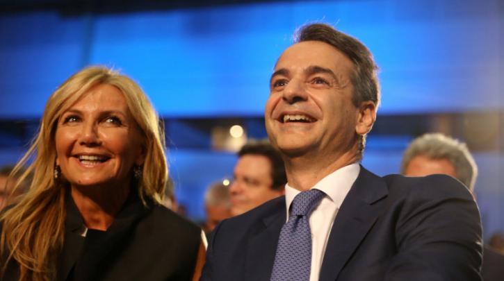 Στην εισαγγελία Πρωτοδικών η μηνυτήρια αναφορά Βαξεβάνη κατά Κυριάκου και Μαρέβας Μητσοτάκη για το αδήλωτο διαμέρισμα στο Παρίσι