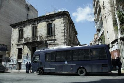ΣΥΡΙΖΑ κατά… ΣΥΡΙΖΑ για την εκκένωση κατειλημμένων κτιρίων