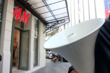 Το ΣΕπΕ υποχρεώνει την H&M να πάρει πίσω της ατομικές…