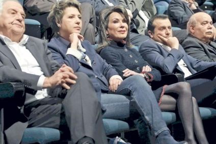 BROKEN HEARTS Ποτέ δεν ζήτησα τίποτε από κανέναν