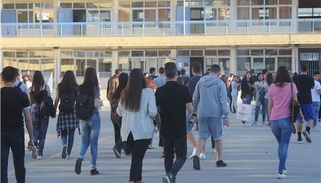Πληρώνουμε ακριβά τη δωρεάν παιδεία