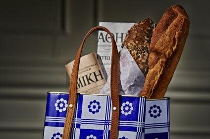 Αθάνατη μυκονιάτικη επιχειρηματικότητα: Τσάντα- τενεκές φέτας πωλείται στην προνομιακή τιμή…