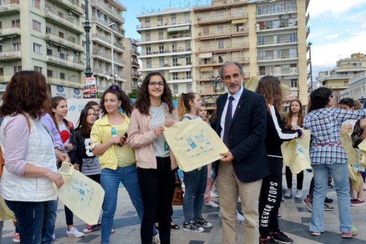 Τα παιδιά φώναξαν δυνατά «Κάνε κάτι δραστικό…»