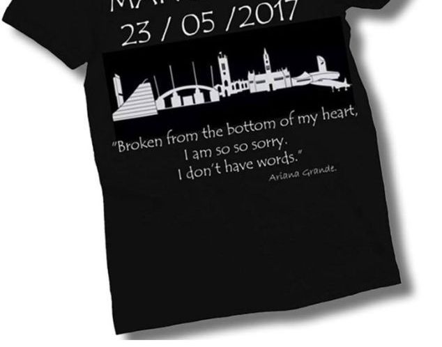 Είστε θλιμμένοι για την επίθεση στο Μάντσεστερ; Αγοράστε ένα μπλουζάκι της Αριάνα Γκράντε με 50% έκπτωση!