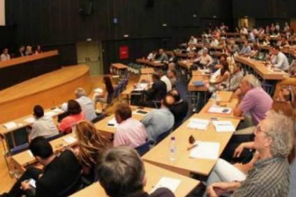 Έπεσε ξύλο στο Περιφερειακό Συμβούλιο Αττικής.