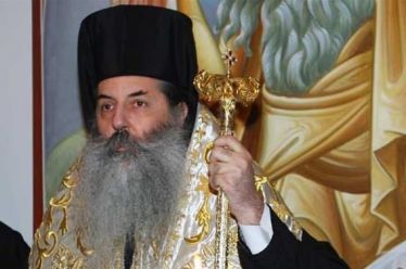 Ο Μητροπολίτης Πειραιώς Σεραφείμ απολύει τον σωφέρ του επειδή χώρισε…