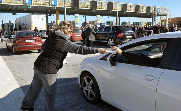 Σηκώθηκαν οι μπάρες στα διόδια Αγγελοκάστρου