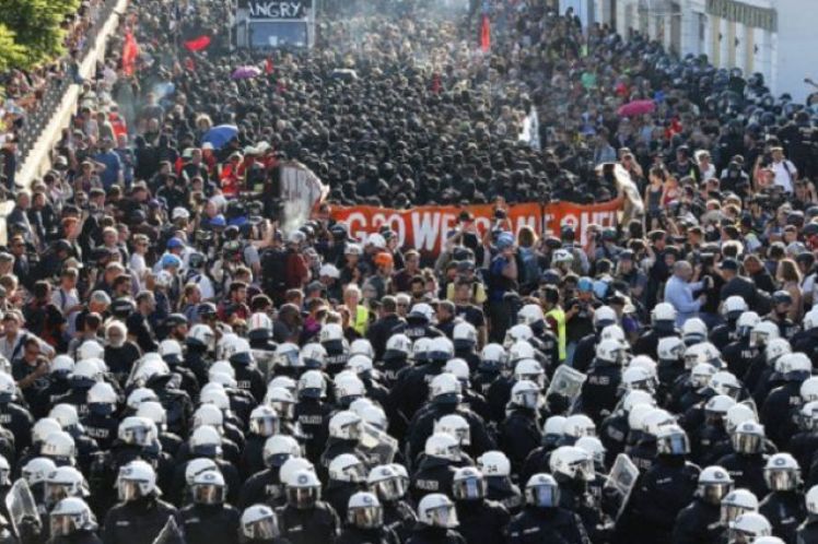 Σείεται το Αμβούργο από πολύχρωμους διαδηλωτές ενάντια στους G20. Η ΛΑ.Ε συμμετέχει με στελέχη και μέλη της. Πάνω από 100.000 το Σάββατο