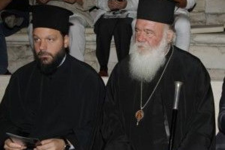 Πετάξτε τα ράσα, ρε παπάδες…