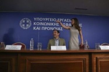 ΣΗΚΩ ΧΟΡΕΨΕ ΚΟΥΚΛΙ ΜΟΥ Φεύγουν από την κυβέρνηση Τσακαλώτος-Καμμένος!