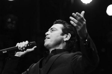 Ο Μάριος Φραγκούλης στις Οινιάδες | “Μικρό νησάκι η καρδιά”