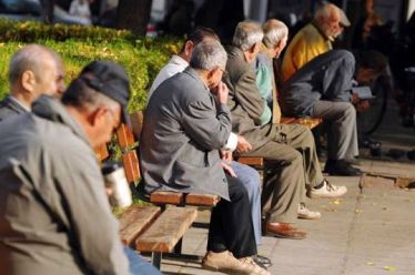 Μελέτη σοκ: Η Ελλάδα γερνάει και μικραίνει
