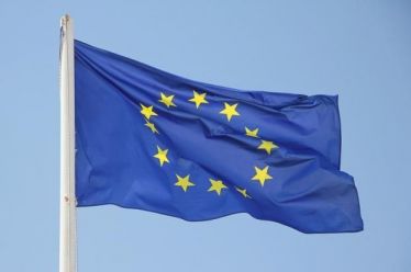 Γαλλία, Ιταλία και Γερμανία προς Επιτροπή: Προστατεύστε τις εταιρείες μας…