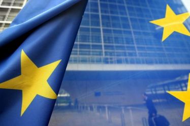 Ευρωβαρόμετρο: Απαισιόδοξοι οι Έλληνες για την κατάσταση της οικονομίας