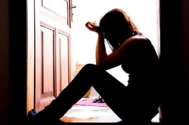 Εποχική κατάθλιψη: 6 συμπτώματα και πώς θα την αντιμετωπίσετε