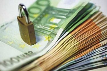 Εφορία: 900 κατασχέσεις τραπεζικών λογαριασμών τη μέρα