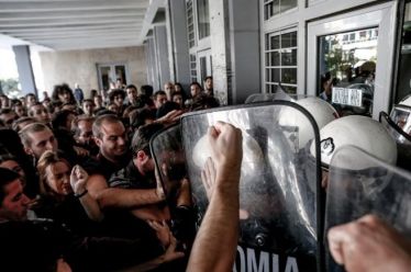 Δικαστική απόφαση σταθμός δικαιώνει το κίνημα κατά των πλειστηριασμών