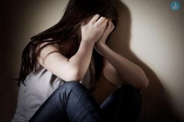 Με κατάθλιψη μία στις τέσσερις έφηβες – Προσοχή στα σημάδια!