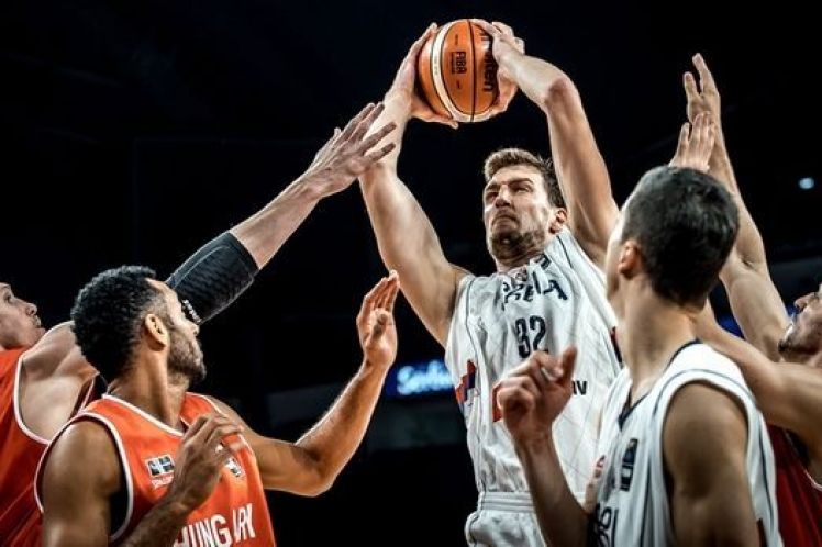 Οι ψηλοί έστειλαν τη Σερβία στους “8”