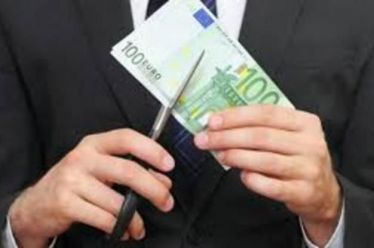 Ψαλίδι 238 εκατ. στο ΕΚΑΣ, βάζει στο περιθώριο 140.000 συνταξιούχους