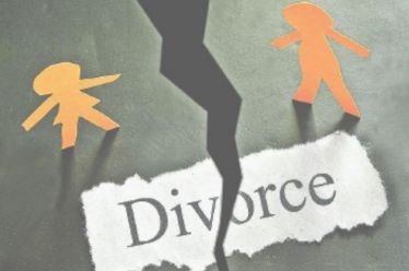 Για να πάρεις διαζύγιο πρέπει να αποτύχεις στις εξετάσεις…