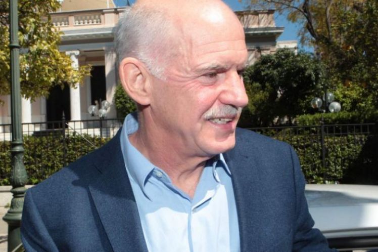 Ο Γιώργος Παπανδρέου βραβεύεται για το έργο του ως πρωθυπουργός της Ελλάδας