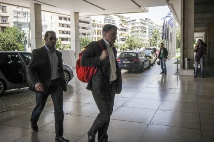 Προχωρούν οι διαπραγματεύσεις – Συμφωνία με τους θεσμούς για 120 δόσεις και απεργίες