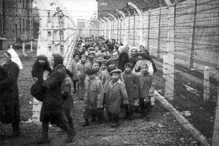 Έρευνα σοκ: Σχεδόν οι μισοί μαθητές στη Γερμανία αγνοούν ότι υπήρξαν στρατόπεδα συγκέντρωσης!