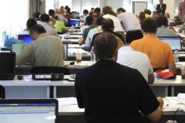 Πότε βγαίνουν σε σύνταξη, δημόσιοι υπάλληλοι και ένστολοι