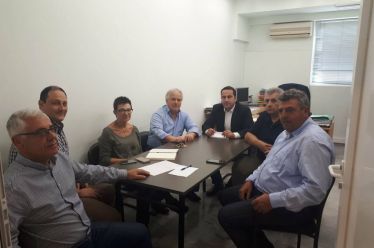 Σύσκεψη με Μητρόπουλο για θέματα διάθεσης κτηνοτροφικών προϊόντων