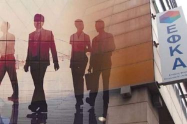 Mπαράζ κατασχέσεων ετοιμάζει ο ΕΦΚΑ – Γι’ αυτό κάνουν… υπερωρίες