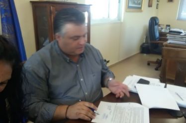 Υπογραφή σύμβασης έργου κατασκευής συνδετήριων οδών