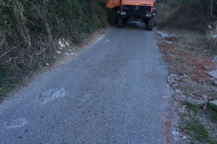 Εργασίες καθαρισμού αγροτικών δρόμων στη Σταμνά