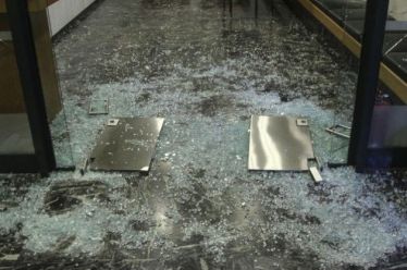 Εισβολή αναρχικών στον Συμβολαιογραφικό Σύλλογο Αθήνας
