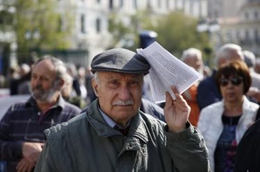 Μαζεμένες πληρωμές σε συνταξιούχους μέχρι τα Χριστούγεννα – Δείτε τις…