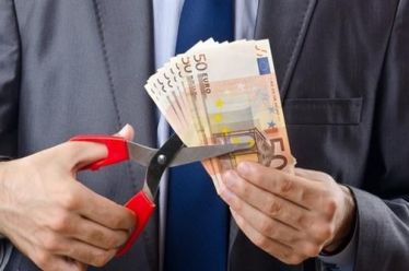 «Ψαλίδι» στις νέες επικουρικές συντάξεις – Ποιοι θα υποστούν τις…