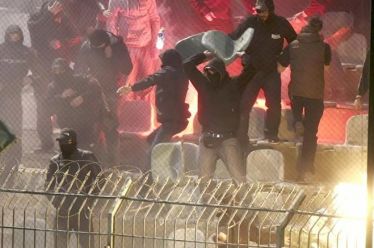 Βία στα γήπεδα και επαγγελματίες κάφροι