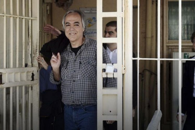 Κ. Μητσοτάκης: “Αδειάζοντας” ακόμα και τον πατέρα του