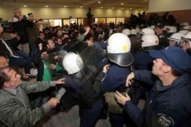 Η χούντα Τσίπρα Κοντονή Ρούσκα τραπεζιτών εξαπέλυσε πόλεμο με άγριο…