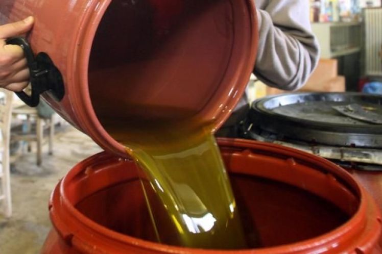 Το ηλιέλαιο που βαφτιζόταν «ελληνικό ελαιόλαδο» με προσθήκη χρώματος έφτανε μέχρι τη Γερμανία