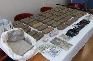 Η κόκα μετά το χασίς πνίγει το Κολωνάκι