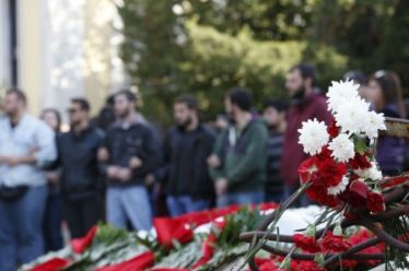 Νέοι/ες της ΛΑ.Ε. : Η νεολαία της κρίσης στην πρώτη…