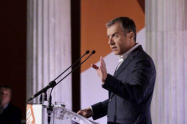 Ευθεία αμφισβήτηση Θεοδωράκη από τους «59»
