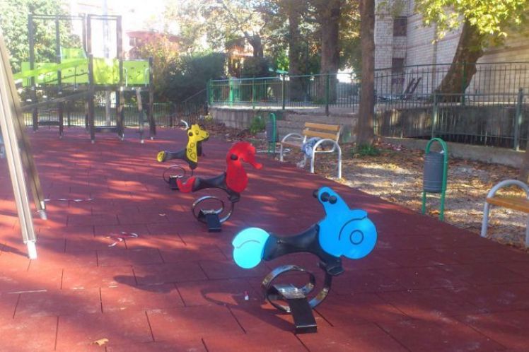 Ολοκληρώθηκε η κατασκευή και παραδόθηκε προς χρήση η Παιδική Χαρά Θέρμου με προϋπολογισμό 120.000 ευρώ.
