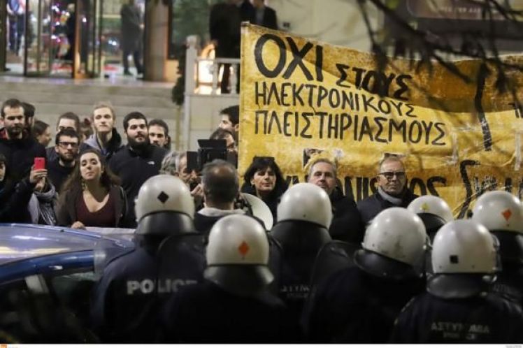 Πέταξαν αβγά κατά της προέδρου συμβολαιογράφων της Θεσσαλονίκης