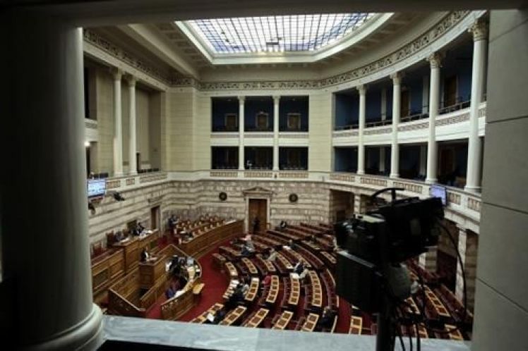 Υπερψηφίστηκε η επίμαχη διάταξη για τους πλειστηριασμούς μετά τις αλλαγές Κοντονή – Απών μόνο ο Μιχελογιαννάκης