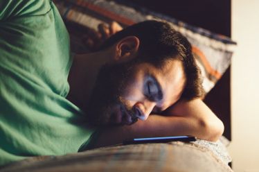 Κοιμάστε με το κινητό στο πλευρό σας; Ήρθε ο καιρός…