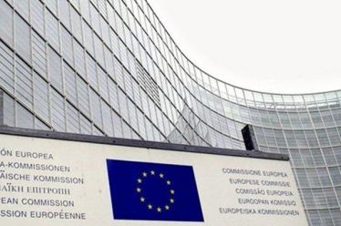 Κοινοτικός αξιωματούχος προς Αθήνα: Θέλουμε να δούμε συνέχιση των πλειστηριασμών