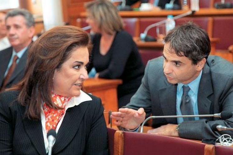 Η Ντόρα Μπακογιάννη υποστηρίζει πως ο Κυριάκος Μητσοτάκης δεν είναι αδελφός της…
